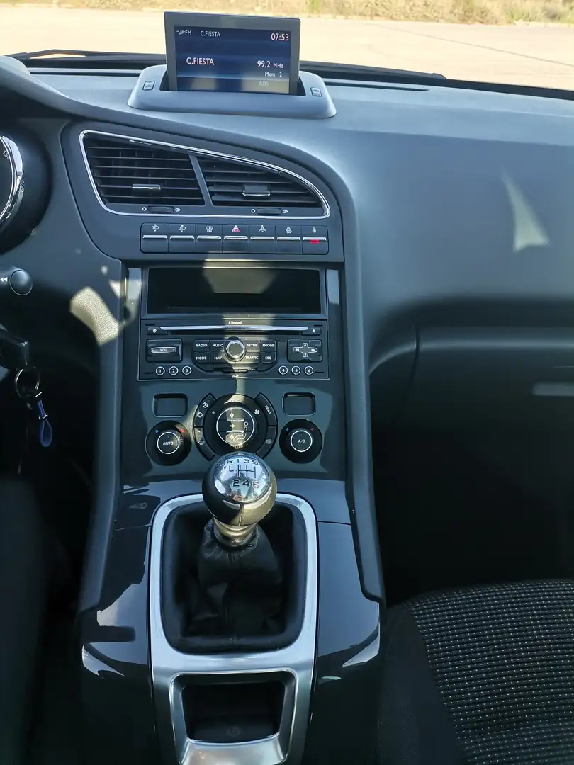 Interior Peugeot 5008
