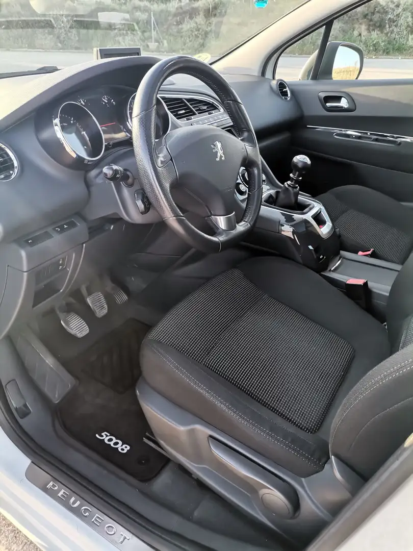 Interior frontal Peugeot 5008