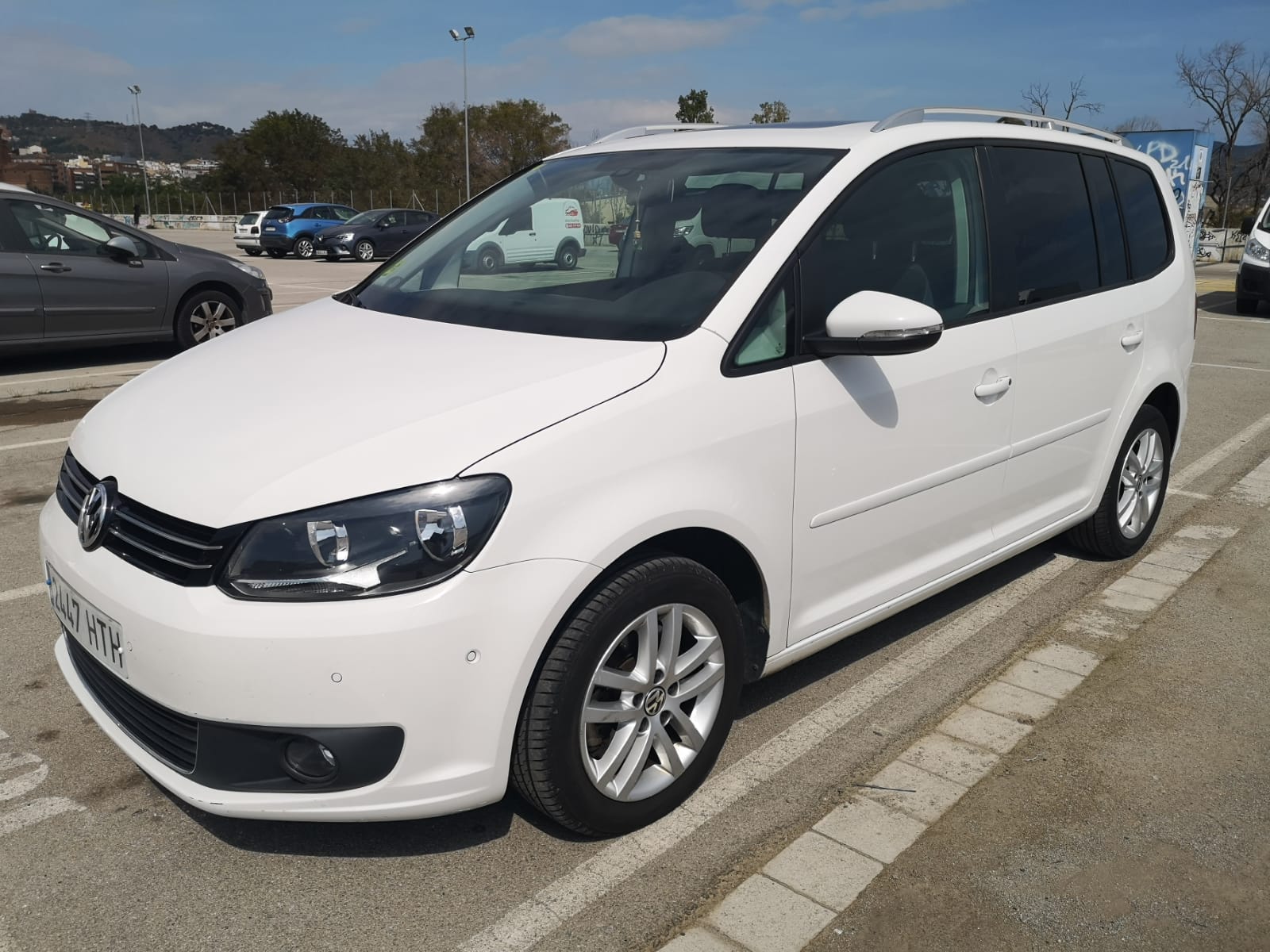 Volkswagen Touran 2013 vista frontal
