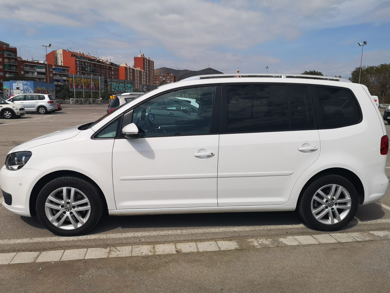 Volkswagen Touran 2013 vista lateral
