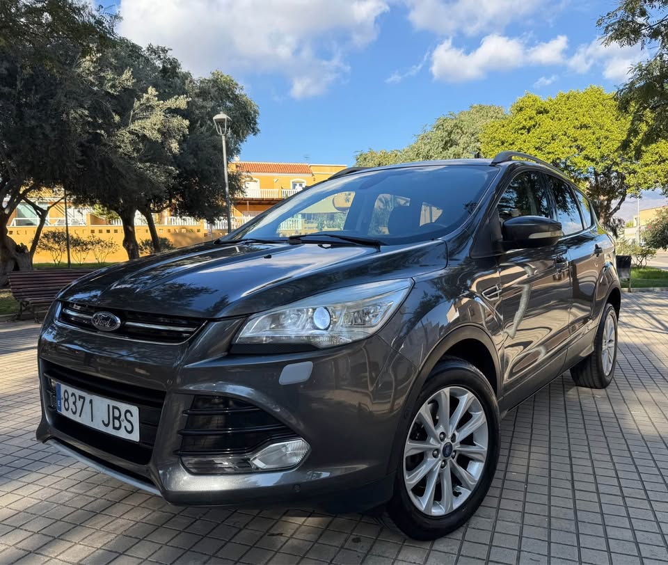 Ford Kuga 2014 vista 3/4 delantera
