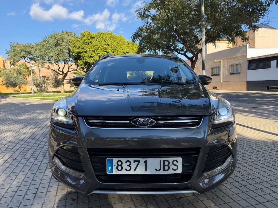 Ford Kuga 2014 vista frontal