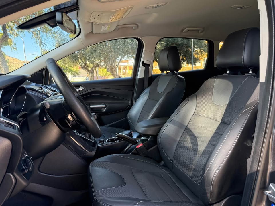 Interior delantero Ford Kuga 2014