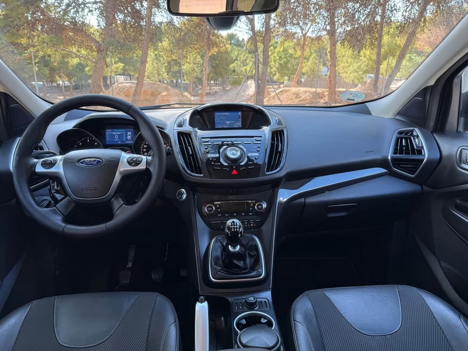 Salpicadero y volante Ford Kuga 2014