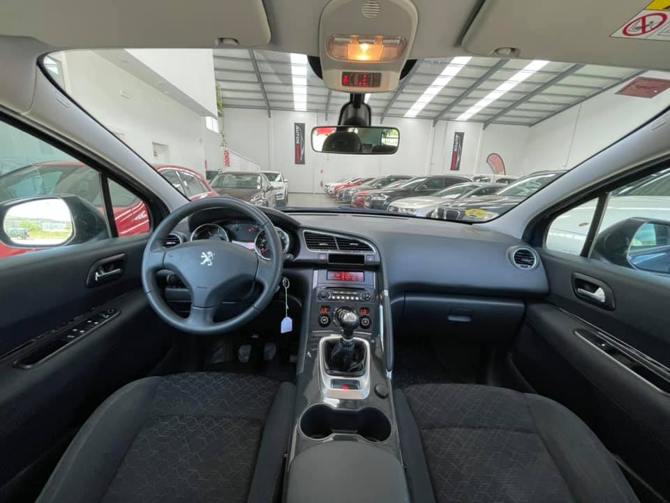 Interior Peugeot 3008 2.0 HDi 2014