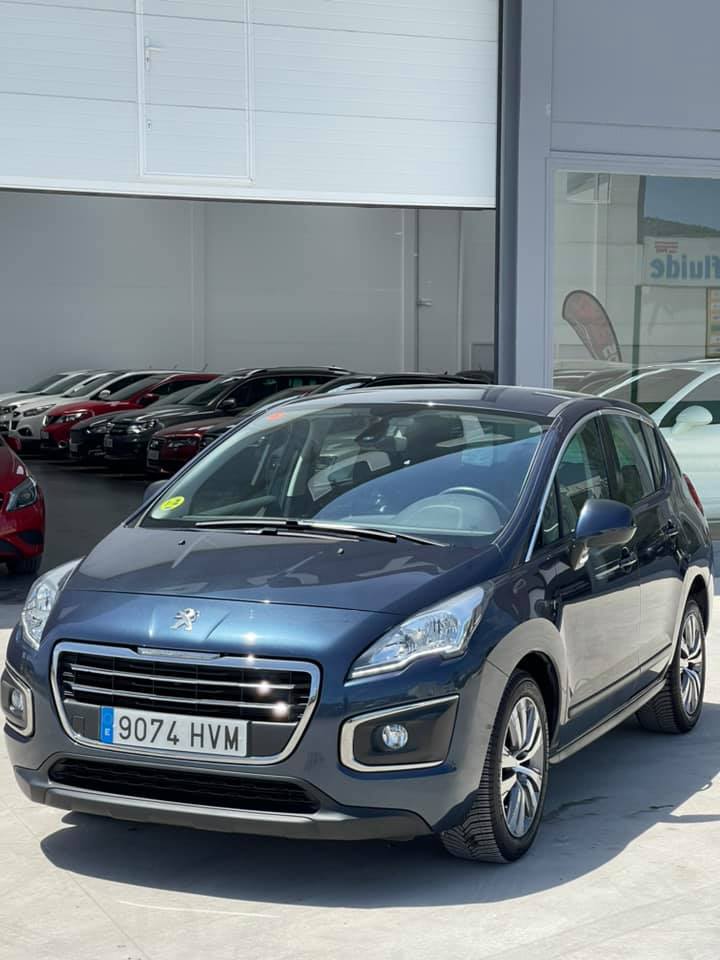 Vista frontal Peugeot 3008 2.0 HDi 2014