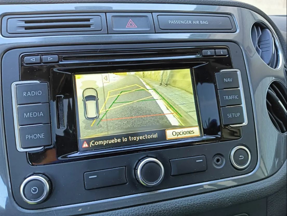 Pantalla multimedia y cámara trasera Volkswagen Tiguan